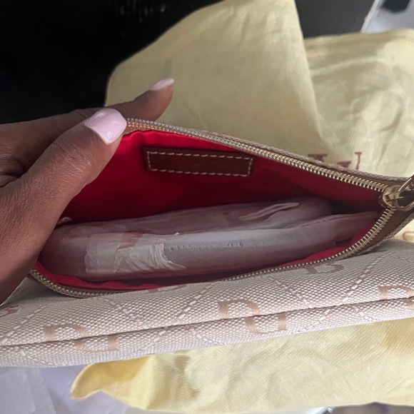 Dooney & Bourke Beige Monogram Clutch - Picture 3 of 8